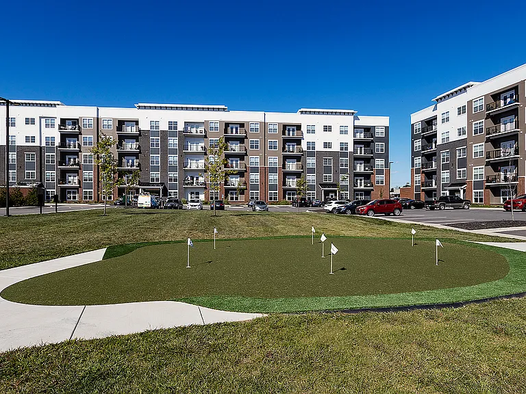 Rialto Hurstbourne — Photo 33
