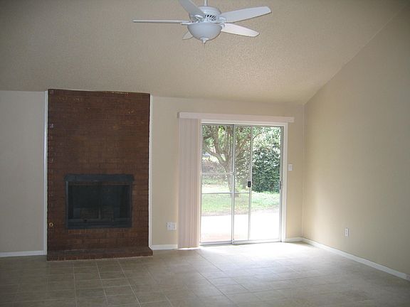 2nd image of 1607 Castlewood Ct