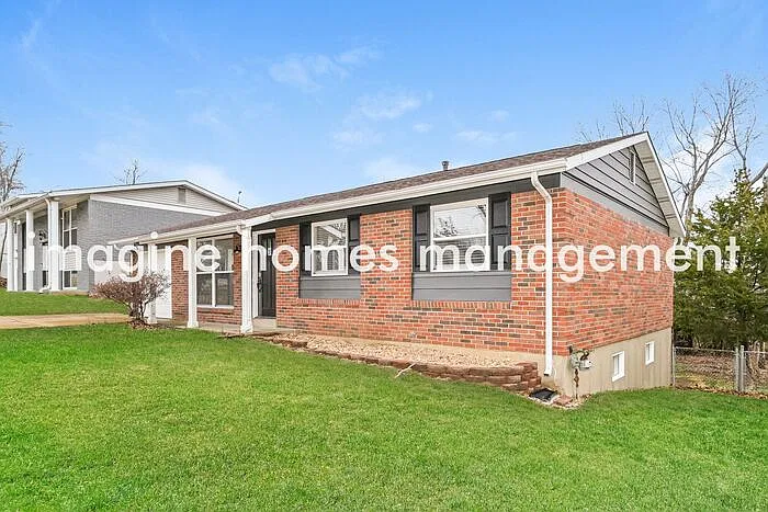 3 bed, 1.5 bath, 1126 sqft, $2,195 — Photo 2