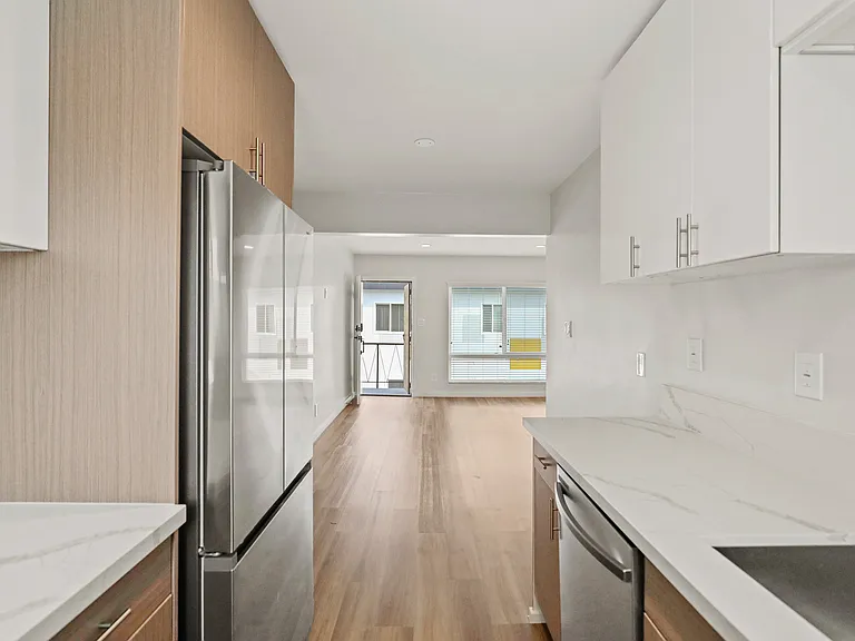 1358 W 36th St #D — Photo 2