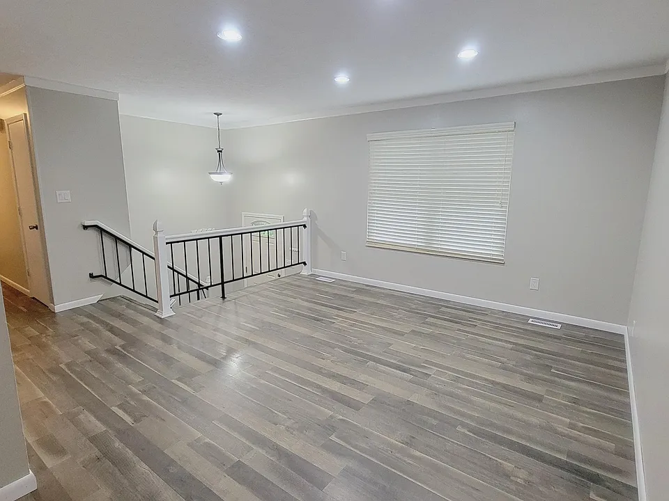 1316 E Woodshire Dr