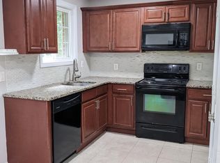 32 Stonewall Ln #A, Waterbury, CT 06705