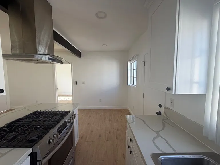 4212 Lockwood Ave — Photo 8
