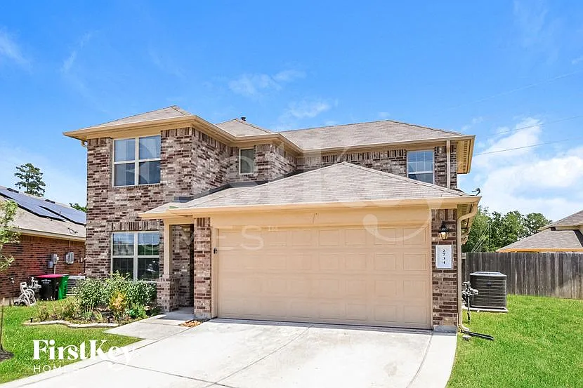 5 bed, 2.5 bath, 2792 sqft, $2,375 — Photo 2