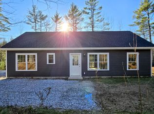 976 Park St, South Paris, ME 04281