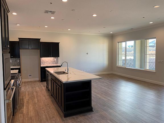 4th image of 821 Senegal Way