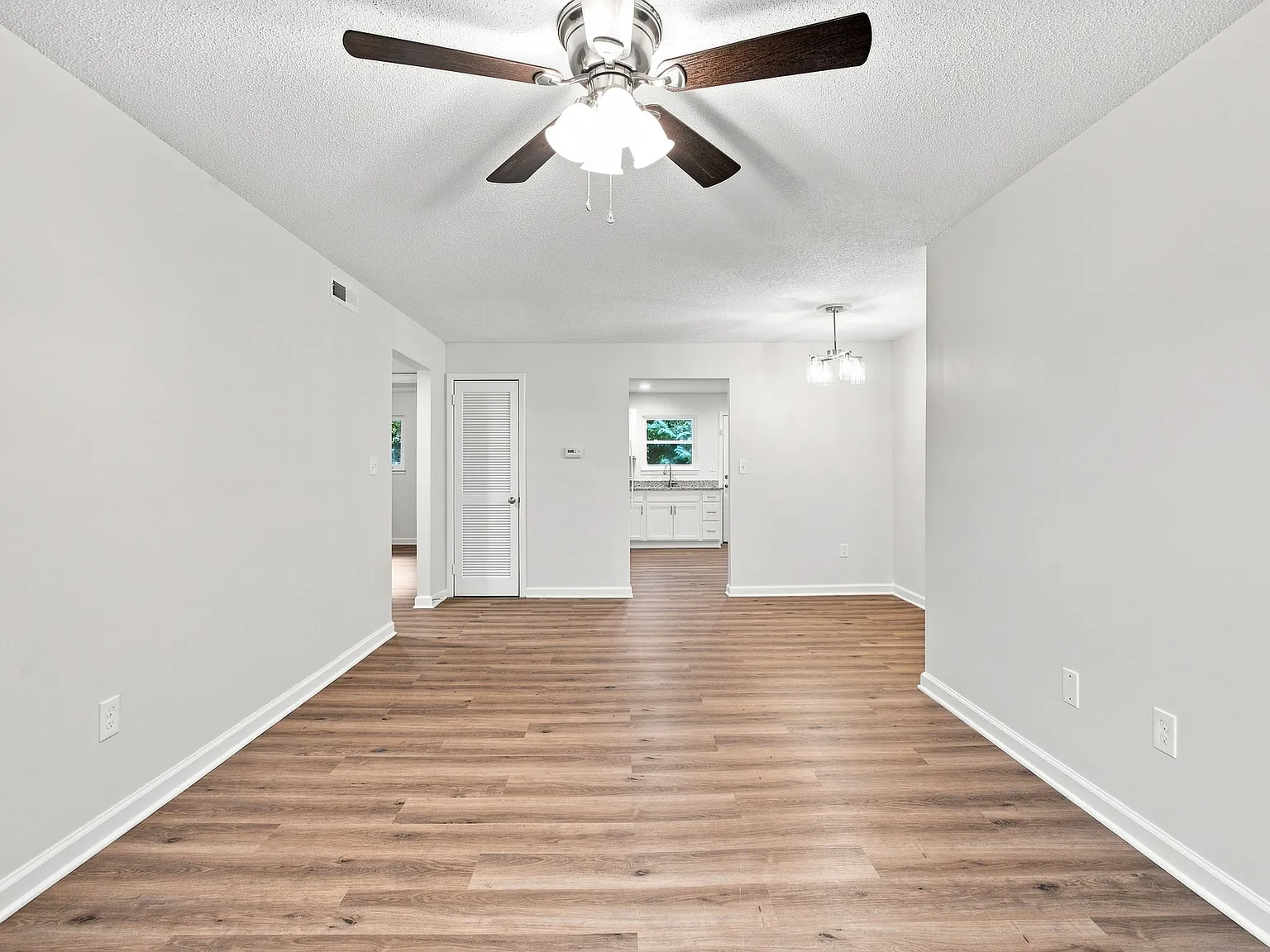 2 bed, 1045 sqft, $995 — Photo 4