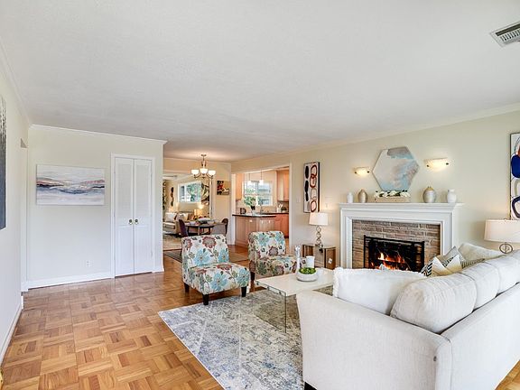 2nd image of 3932 Casanova Dr