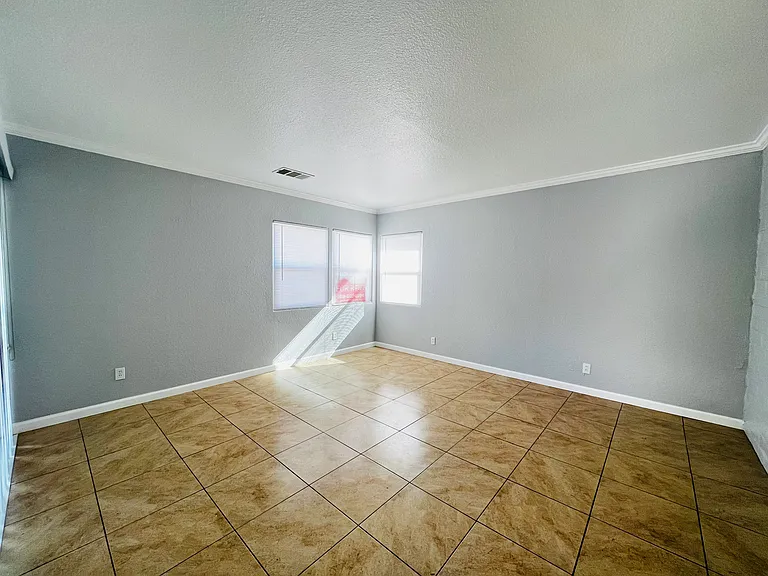 401 W Goshen Ave #A — Photo 11