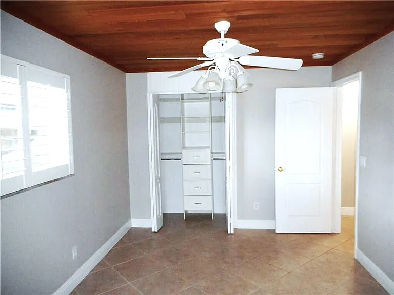 1903 Robalo Dr — Photo 10