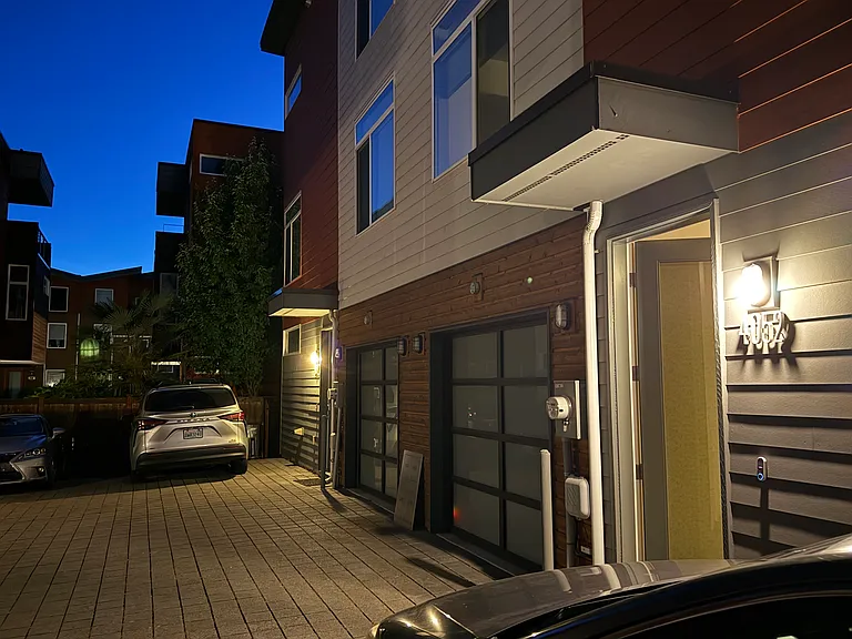 4052 Martin Luther King Jr Way S — Photo 2