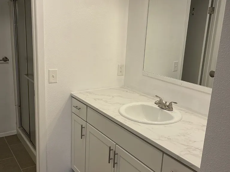 344 S Estes St #B — Photo 6