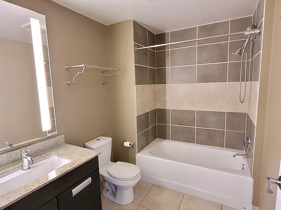 5th image of 300 Berry St Unit 415