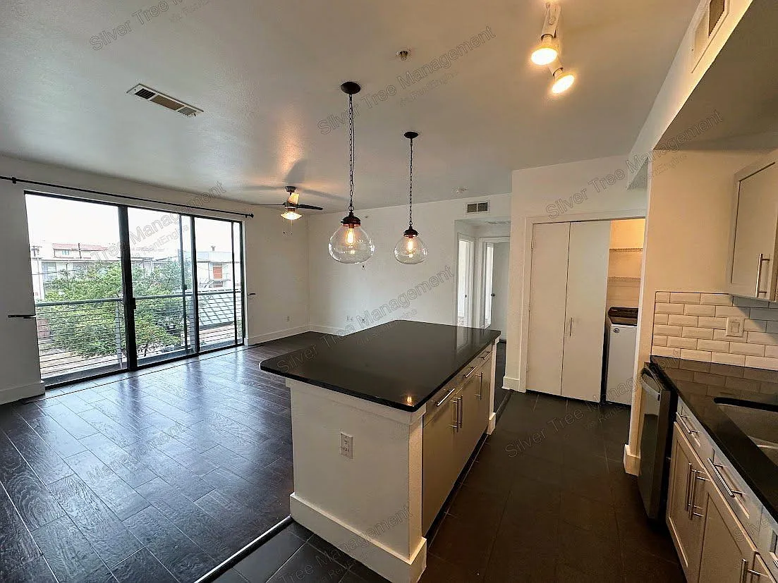 1 bed, 1.0 bath, 749 sqft, $1,575 — Photo 2