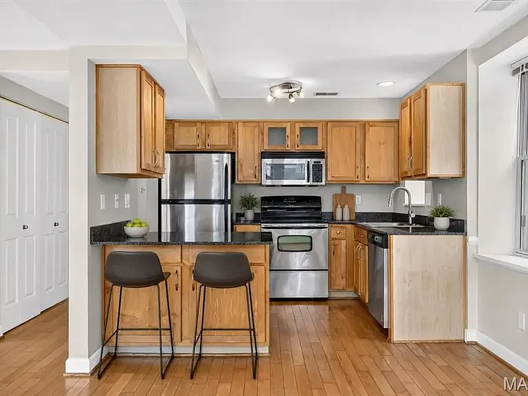 5360 Pershing Ave #6C — Photo 5