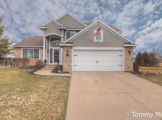 6575 Cannon Farms Dr NE, Rockford, MI 49341