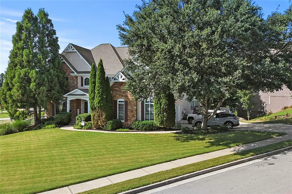 6 bed, 6.5 bath, 6762 sqft, $5,700 — Photo 3