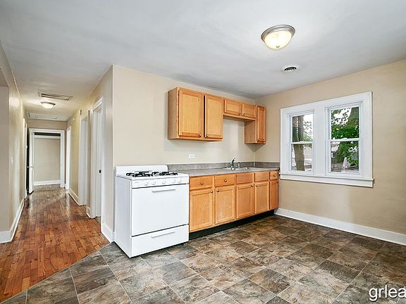 3rd image of 618 Veto St NW