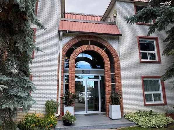 520 W Cedar Cres SW #202, Calgary, AB T3C 2Y8