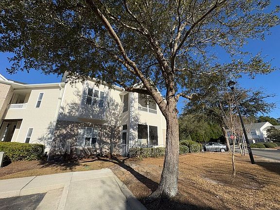 2nd image of 211 Fullford Ln Unit 204