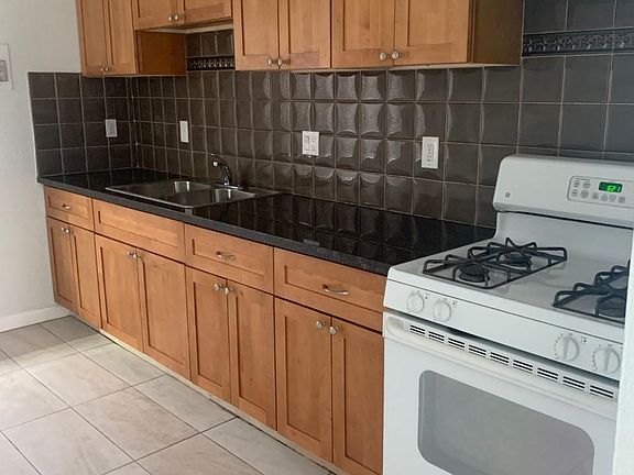 5th image of 1504 Orlando Way