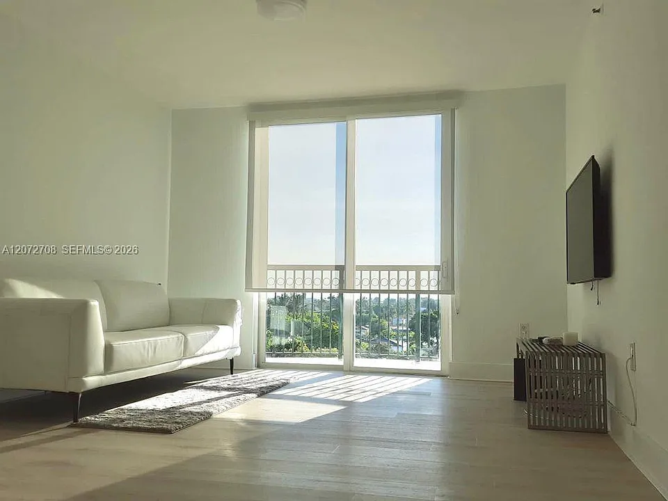 8888 Collins Ave #512