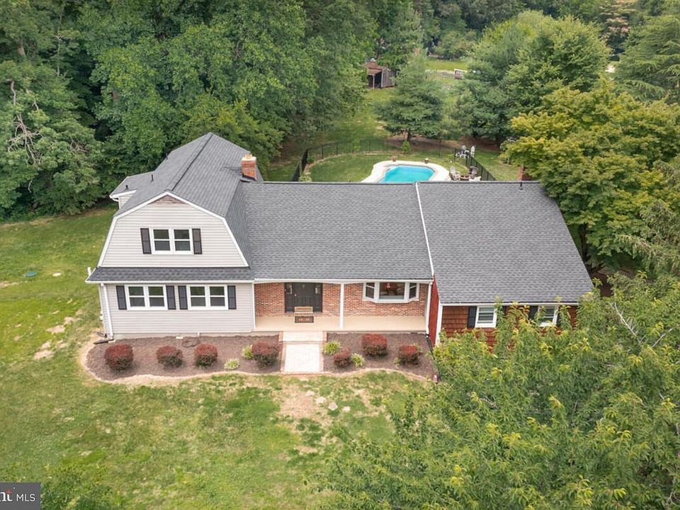 1st image of 3240 Juniper Ln