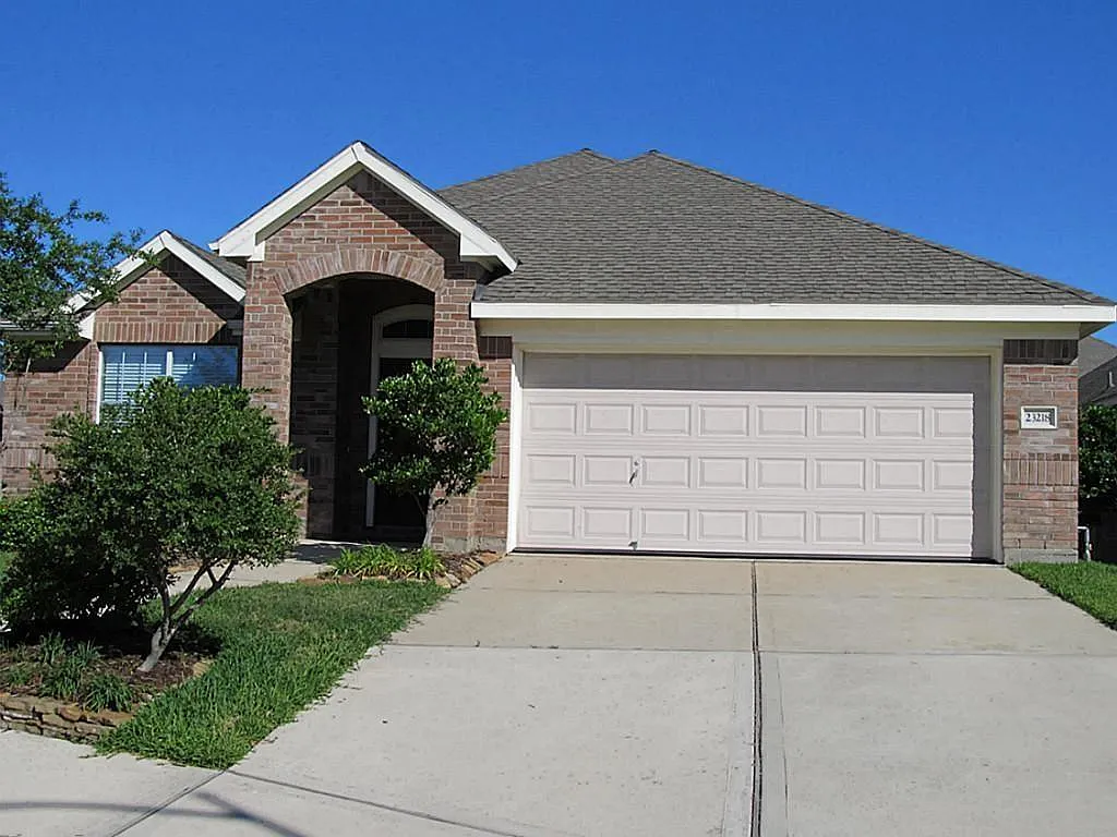 3 bed, 2.0 bath, 1986 sqft, $2,350 — Photo 2