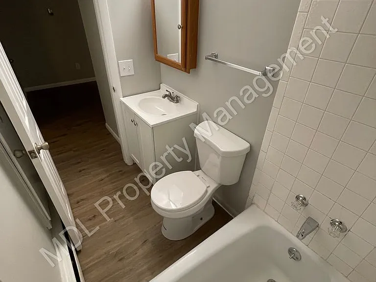 4545 Woodbridge — Photo 7