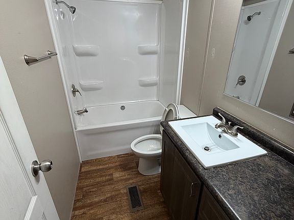 5th image of 942 Hancock Rd