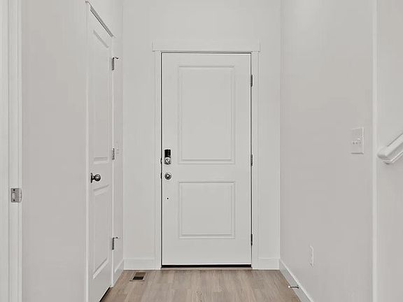 3rd image of 1053 E Scuttlebutt Ln