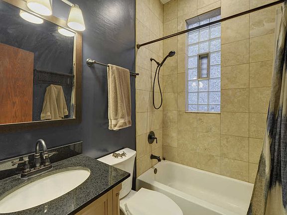 5th image of 1111 N Mozart St #2