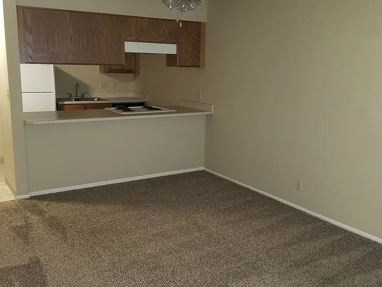Superior Place Apartments — Photo 7