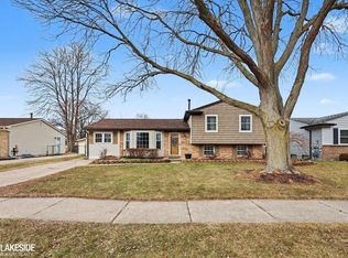 50161 Waterloo Dr, Chesterfield, MI 48047