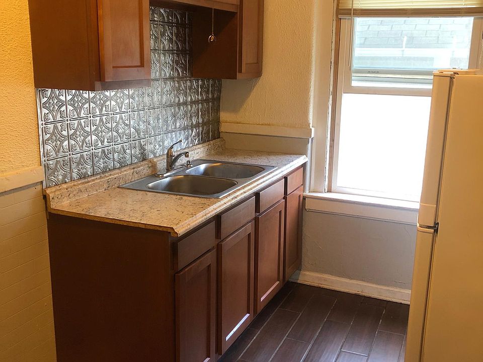 1st image of 244 Grant St APT 4