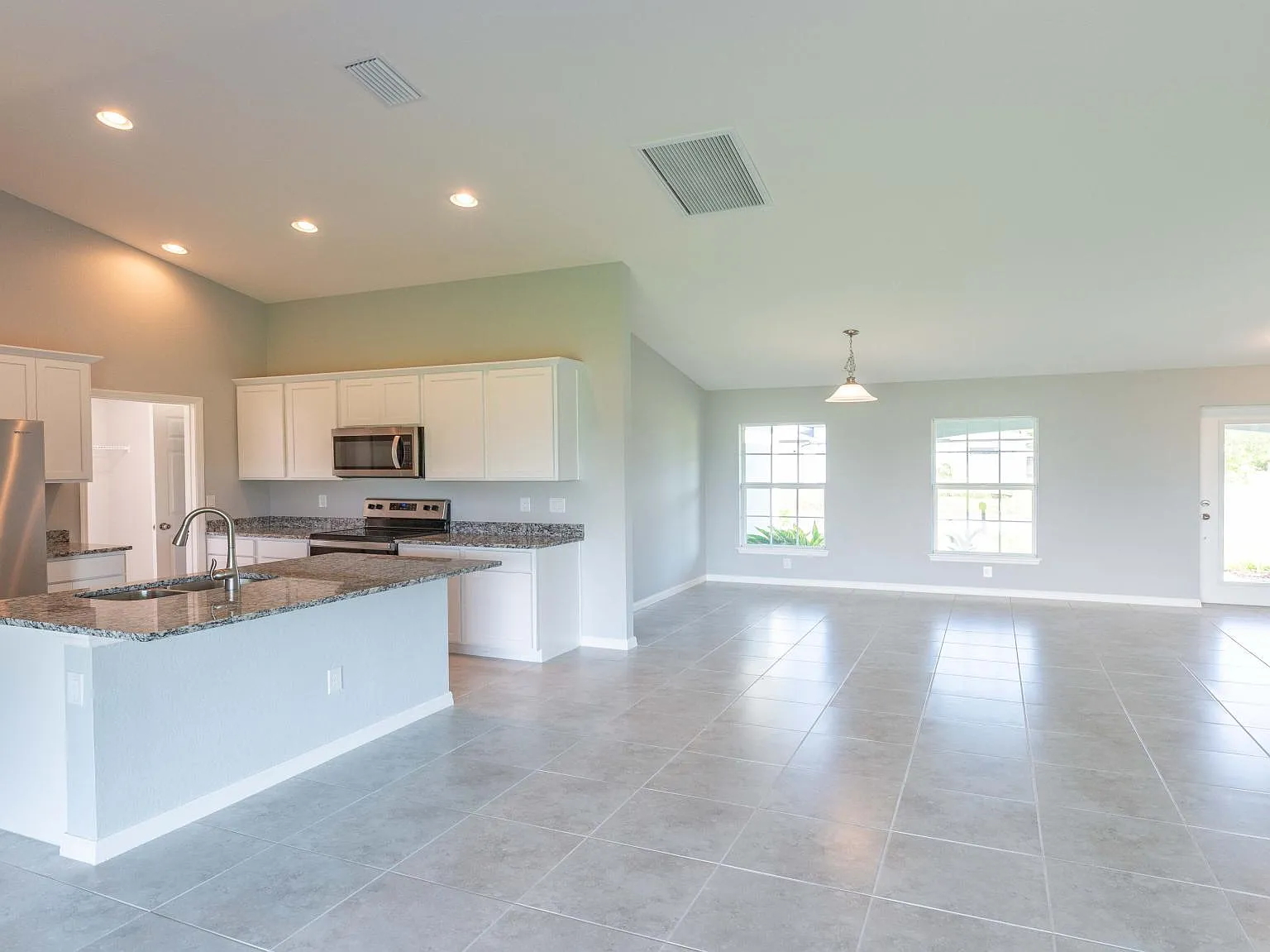 4 bed, 1780 sqft, $2,549 — Photo 2
