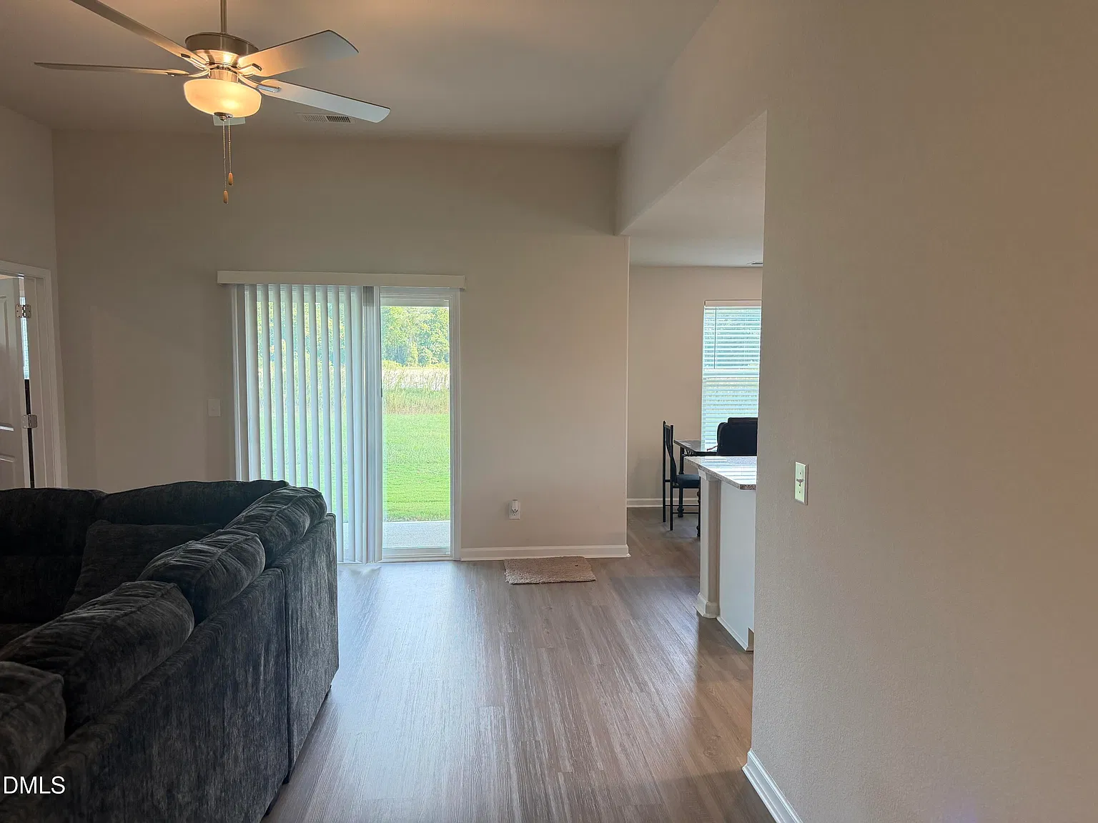 3 bed, 2.0 bath, 1350 sqft, $2,300 — Photo 2