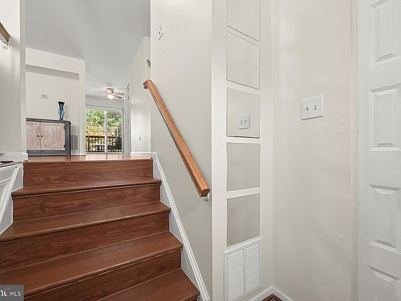 3rd image of 10 Almaden Pl