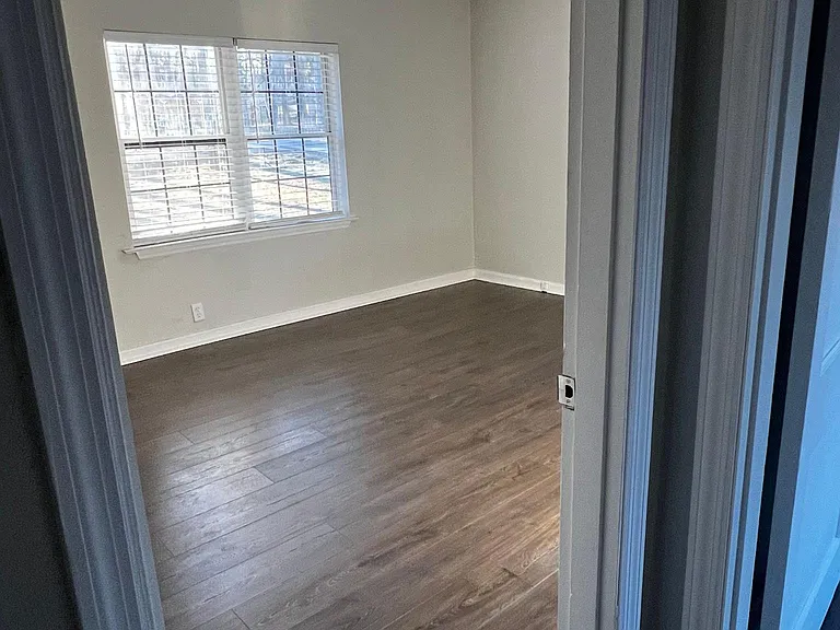 2415 Hamill Rd — Photo 18