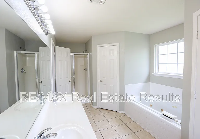 1907 SW Columbus Rd — Photo 16