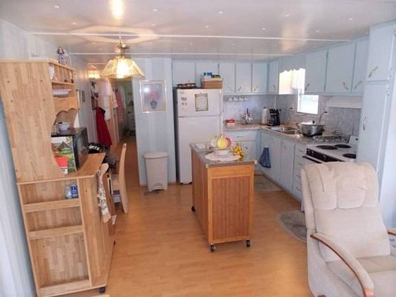 3rd image of 4813 Rollins St