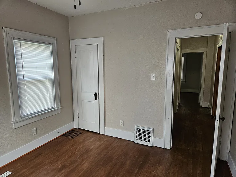 618 W Military Ave — Photo 16