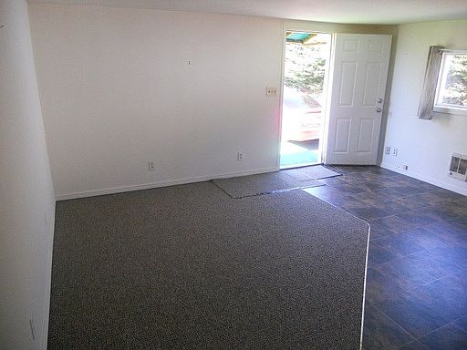 3rd image of 3022 1/2 Sumner Ave