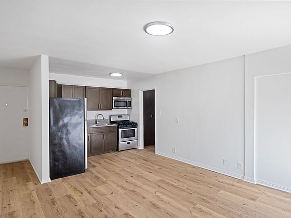 2nd image of 6871 Franklin Ave APT 211