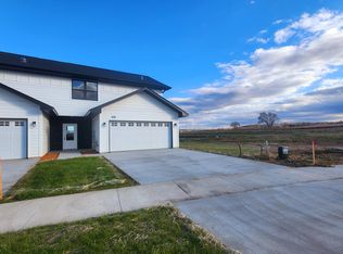 821 Viburnum St, Belle Plaine, MN 56011