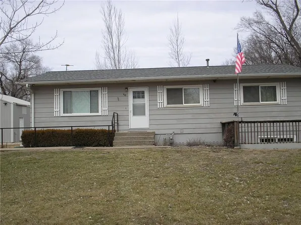 419 E 5th St, Pomona, KS 66076
