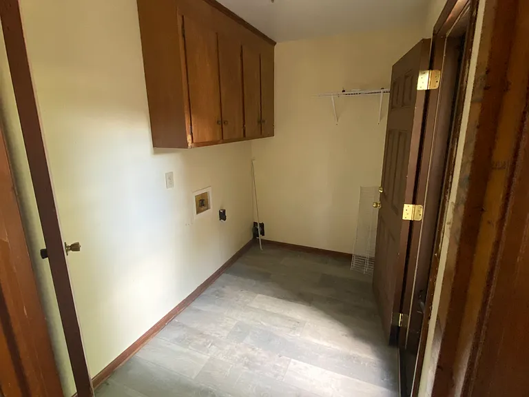 114 Colonial Ct — Photo 7
