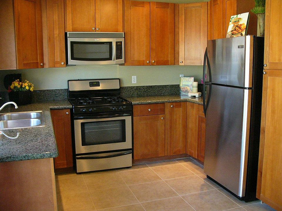 Highly Upgraded Kitchen - Granite Counters, Stainless Steel Appliances