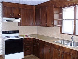 3rd image of 298 Hickory Dr