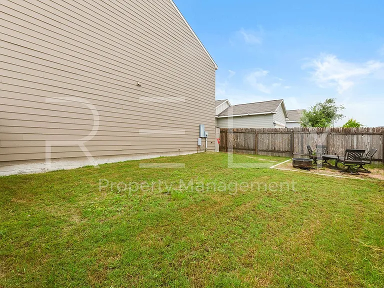 518 Woodpecker Run — Photo 34
